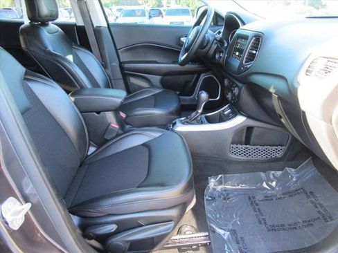 Used 2020 Jeep Compass Latitude FWD image 10