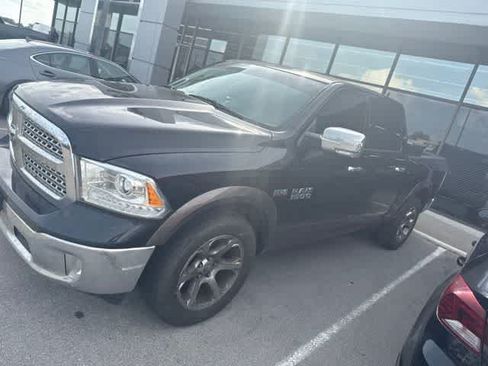 Used 2018 RAM 1500 Laramie AWD/4WD image 3