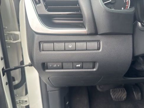 Used 2023 Nissan Rogue SV w/ SV Premium Package image 18