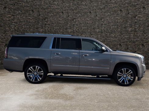 Used 2019 GMC Yukon XL Denali w/ Denali Ultimate Package image 3