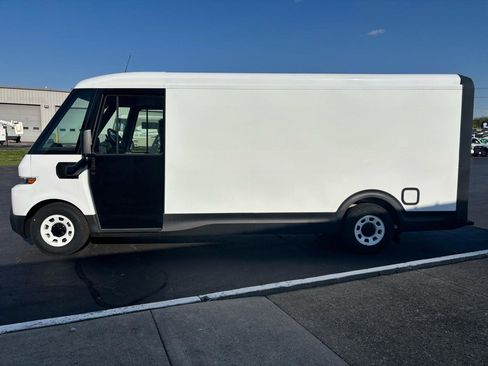 Used 2024 Chevrolet Brightdrop 600 w/ Commercial Equipment Package AWD/4WD image 6