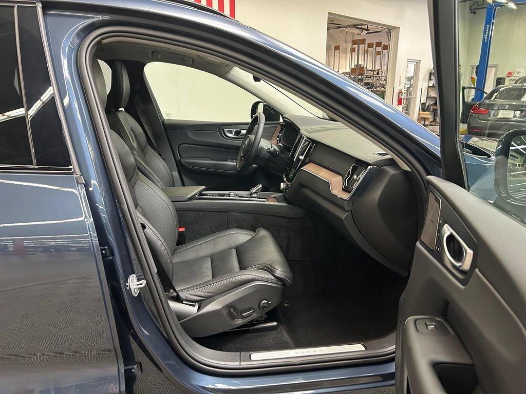 Used 2024 Volvo XC60 B5 Ultimate AWD/4WD image 11