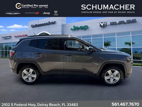 Certified 2022 Jeep Compass Latitude w/ Sun and Sound Group FWD image 8