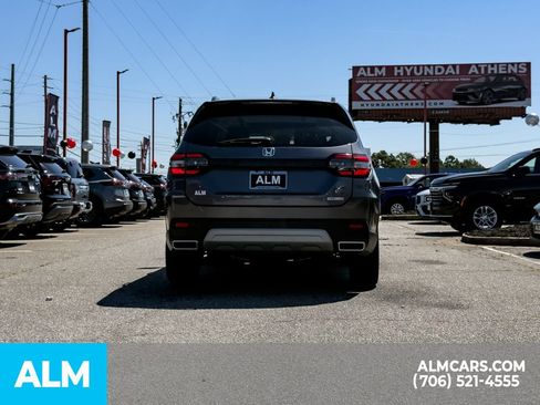 Used 2024 Honda Pilot Touring image 5