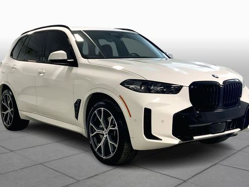 Used 2024 BMW X5 xDrive40i w/ M Sport Package image 3