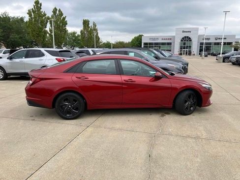 Used 2023 Hyundai Elantra SEL FWD image 5