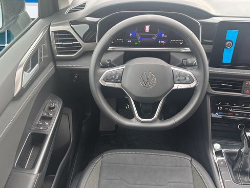 New 2026 Volkswagen Taos SE FWD image 21