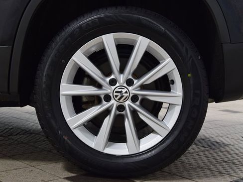 Used 2017 Volkswagen Tiguan Limited w/ Premium Package image 23