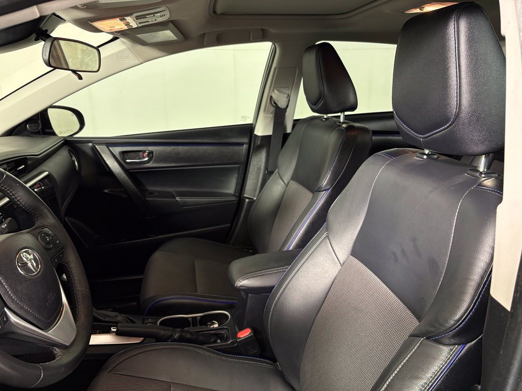 Used 2018 Toyota Corolla SE w/ SE Premium Package FWD image 16
