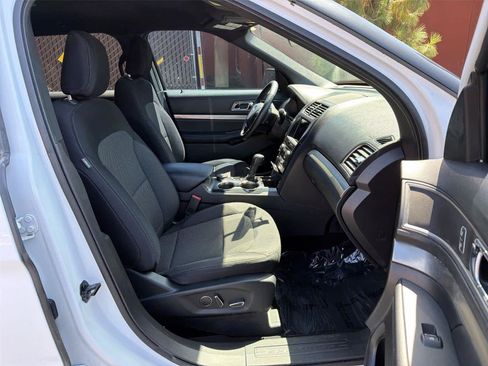 Used 2018 Ford Explorer XLT w/ Equipment Group 201A AWD/4WD image 15