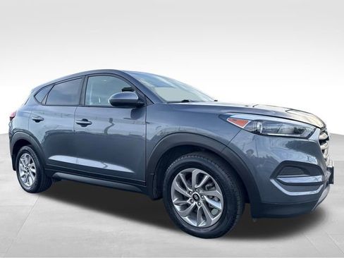 Used 2017 Hyundai Tucson SE image 1