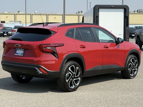 New 2026 Chevrolet Trax RS w/ Sunroof Package FWD image 5