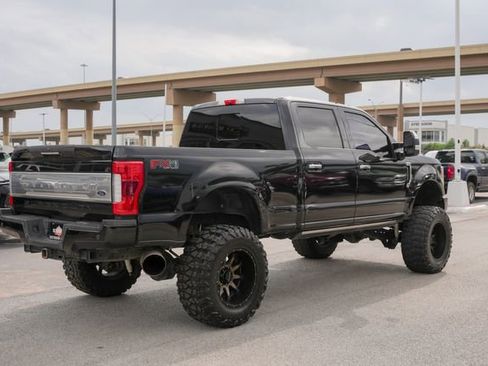 Used 2017 Ford F250 Platinum w/ Platinum Ultimate Package image 6