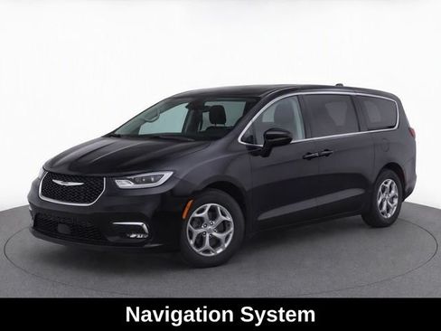 Used 2024 Chrysler Pacifica Limited AWD/4WD image 2