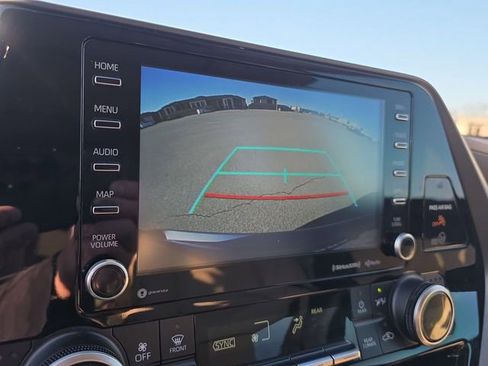 Used 2021 Toyota Highlander XLE image 24