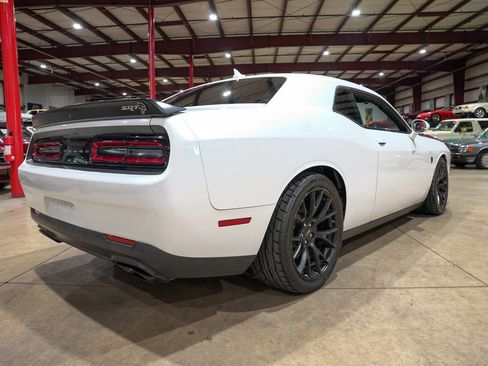 Used 2016 Dodge Challenger SRT Hellcat RWD image 8