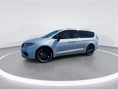 New 2026 Chrysler Pacifica Select w/ S Appearance Package