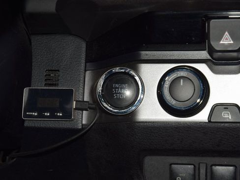 Used 2018 Toyota Tacoma Limited image 32