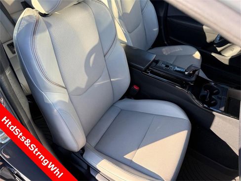 Used 2023 Toyota Prius XLE image 11