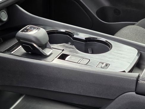 Used 2025 Nissan Rogue SV FWD image 21