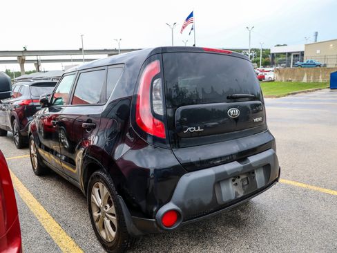 Used 2016 Kia Soul + FWD image 9