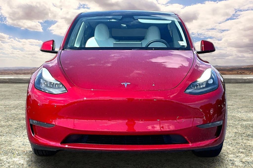 Used 2024 Tesla Model Y Long Range AWD/4WD image 2
