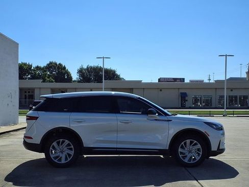 Used 2025 Lincoln Corsair FWD image 21