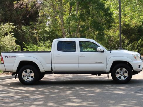 Used 2015 Toyota Tacoma 4x4 Double Cab w/ TRD Sport Package image 9