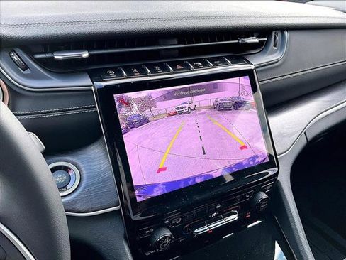 Used 2023 Jeep Grand Cherokee L Limited image 23