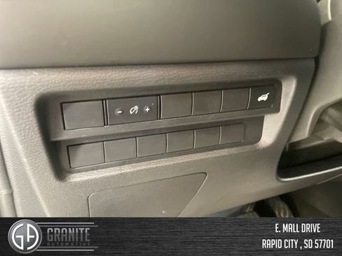 Used 2024 Mitsubishi Outlander FWD image 30