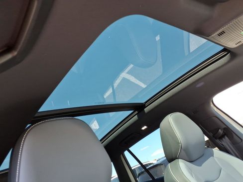 New 2026 Volkswagen Tiguan SE R-Line FWD image 9