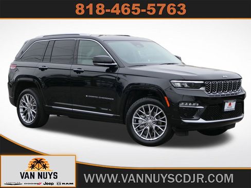 Used 2023 Jeep Grand Cherokee Summit w/ Luxury Tech Group V AWD/4WD image 1