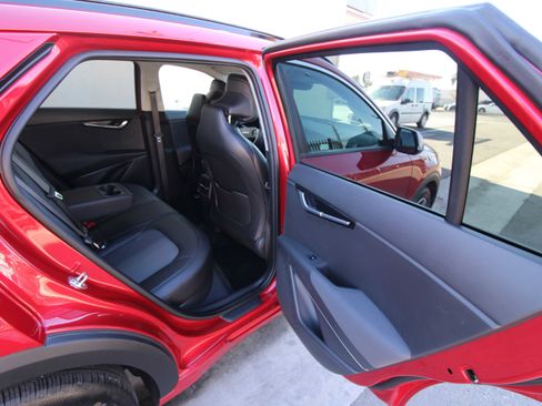 Used 2023 Kia Niro EX image 25