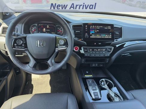 Used 2025 Honda Passport Black Edition image 12