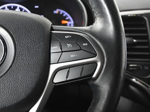 Used 2018 Jeep Grand Cherokee Laredo image 35