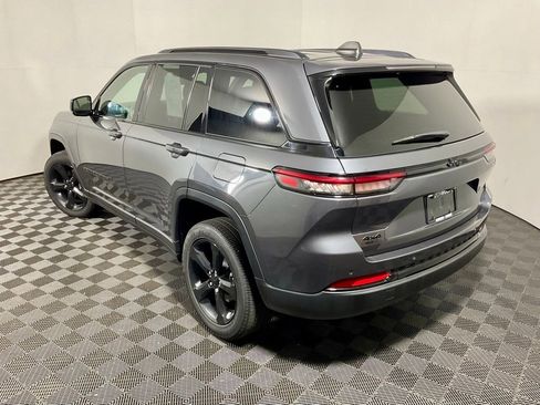 Used 2023 Jeep Grand Cherokee Altitude AWD/4WD image 14