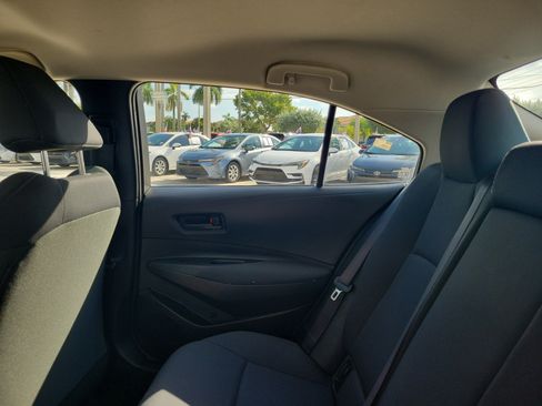 Used 2022 Toyota Corolla LE FWD image 14