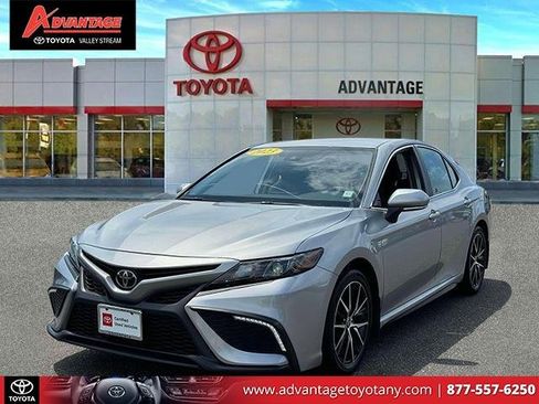 Used 2023 Toyota Camry SE image 4