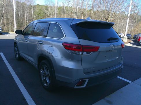 Used 2019 Toyota Highlander Limited Platinum image 9