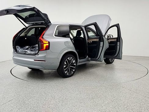 New 2026 Volvo XC90 T8 Plus w/ Protection Package Premier AWD/4WD image 11