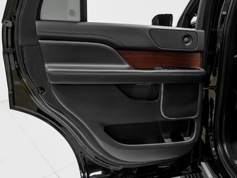 Used 2021 Lincoln Navigator Reserve image 45