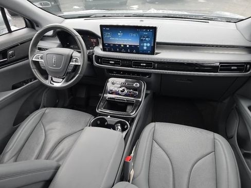 Used 2022 Lincoln Nautilus Reserve image 25