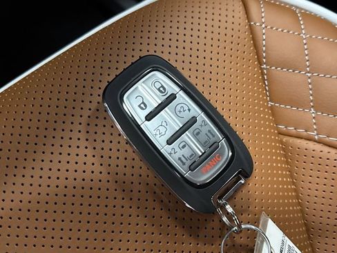 New 2026 Chrysler Pacifica Pinnacle w/ Trailer Tow Group image 29