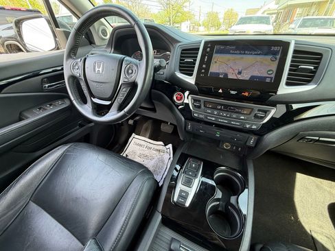 Used 2017 Honda Pilot Touring image 3