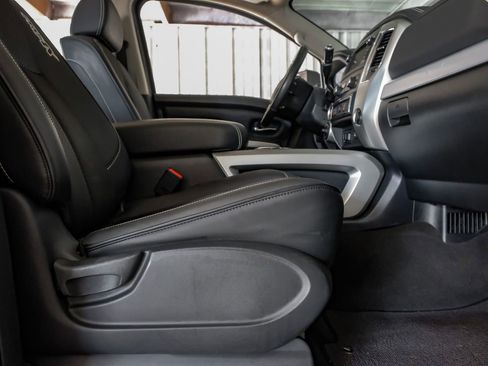 Used 2019 Nissan Titan PRO-4X image 30