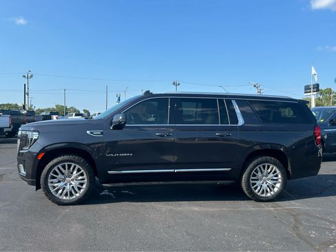 Used 2023 GMC Yukon XL SLT w/ SLT Premium Package AWD/4WD image 1