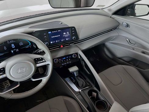 Certified 2025 Hyundai Elantra Sport FWD image 22