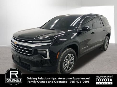 Used 2024 Chevrolet Traverse LT FWD image 2