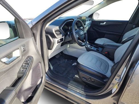 Used 2023 Ford Escape SE w/ PHEV Premium Package image 11