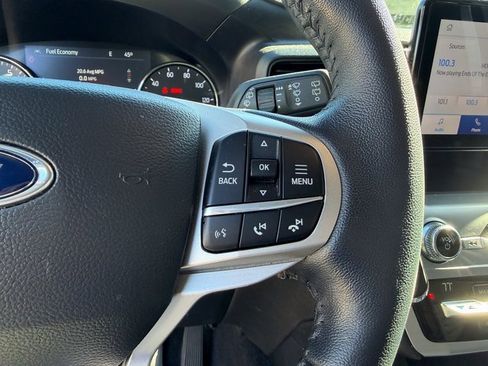Used 2021 Ford Explorer XLT image 11